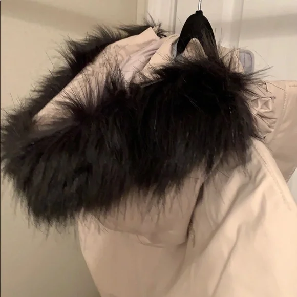 North Face Offwhite Hooded Parka- Like New-Excellent Condition - Picture 6 of 6